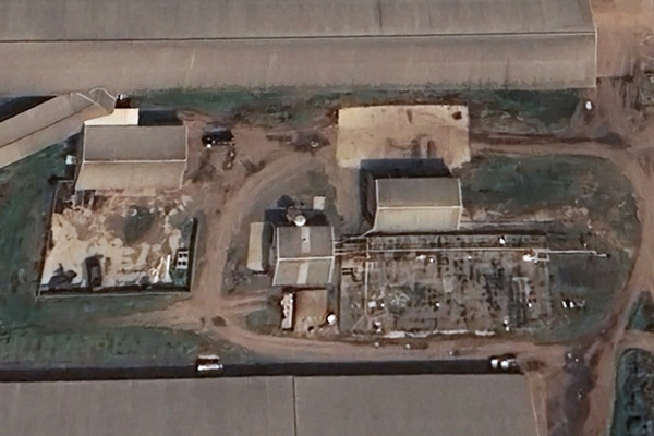 Submersible Remotely Operated Vehicle Cleaning System